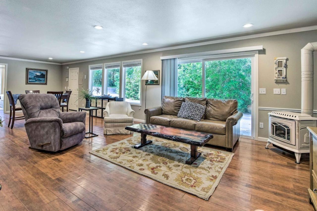 Coos Bay Retreat Less Than 2 Mi To Marina And Casino! Exterior foto